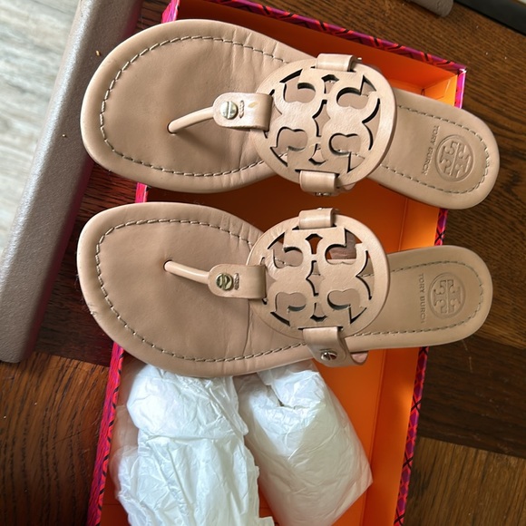 Tory Burch Miller Thong Sandal Leather Gently Worn - Picture 9 of 13